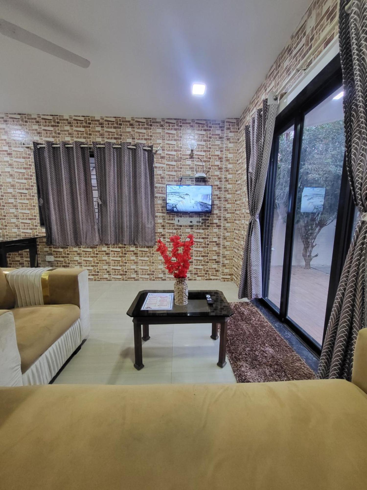 The Perfect Stays Para Disco Big Pool Cricket Turf Villa Lonavla Exterior foto